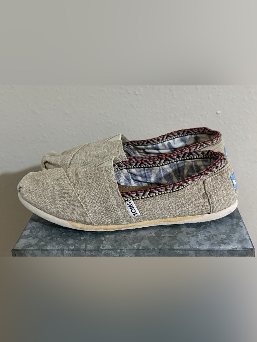 Toms Women’s Alpargata Slip-On Shoes in Beige with Patterned Trim, Size 9.5 - Picture 2 of 8